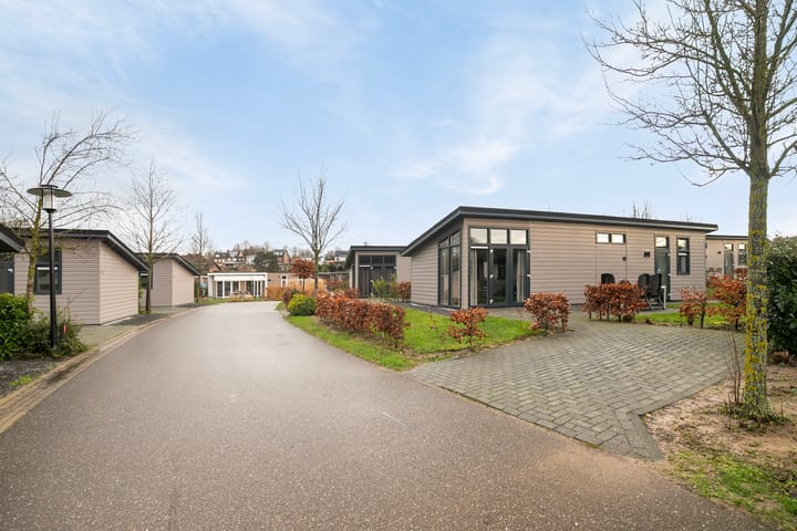 Photo 3 of Valkenburgerweg 128-521