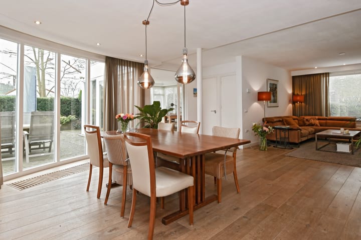 Photo 11 of Burgemeester Uijenstraat 27