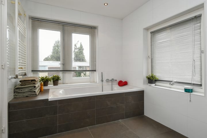 Photo 19 of Burgemeester Uijenstraat 27