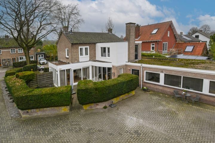 Photo 35 of Burgemeester Uijenstraat 27