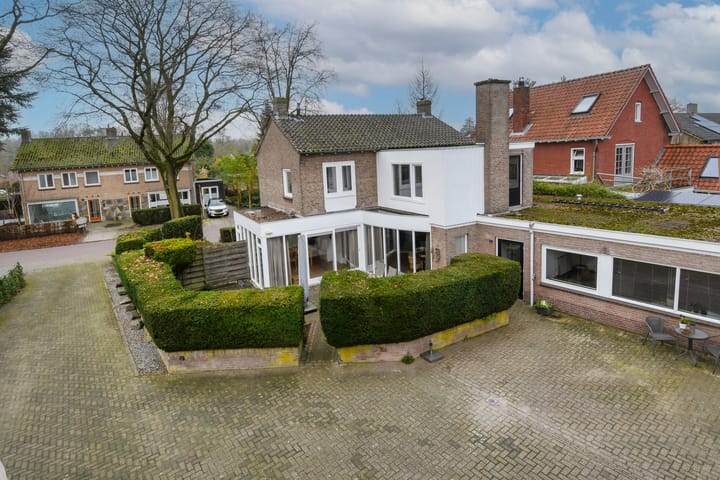 Photo 36 of Burgemeester Uijenstraat 27