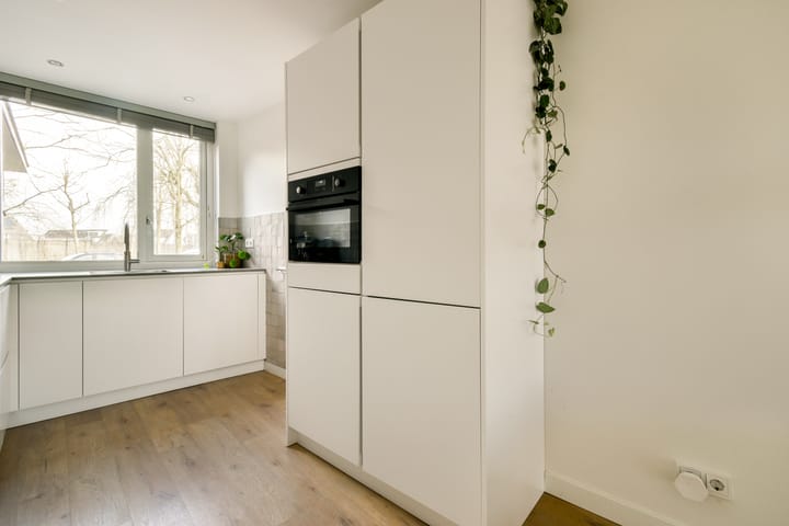 Photo 11 of Hallerweg 100