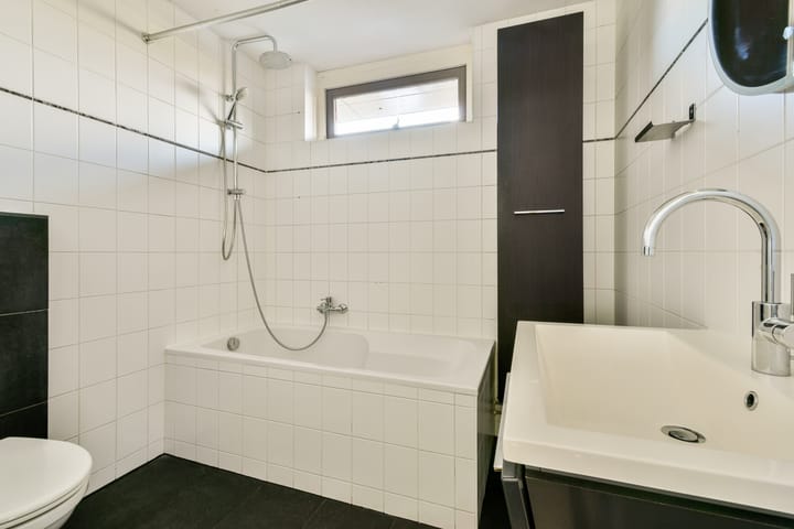 Photo 18 of Hallerweg 100