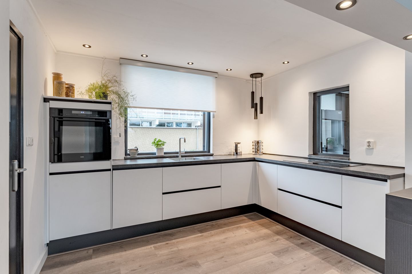 Photo 4 of Schumanstraat 1