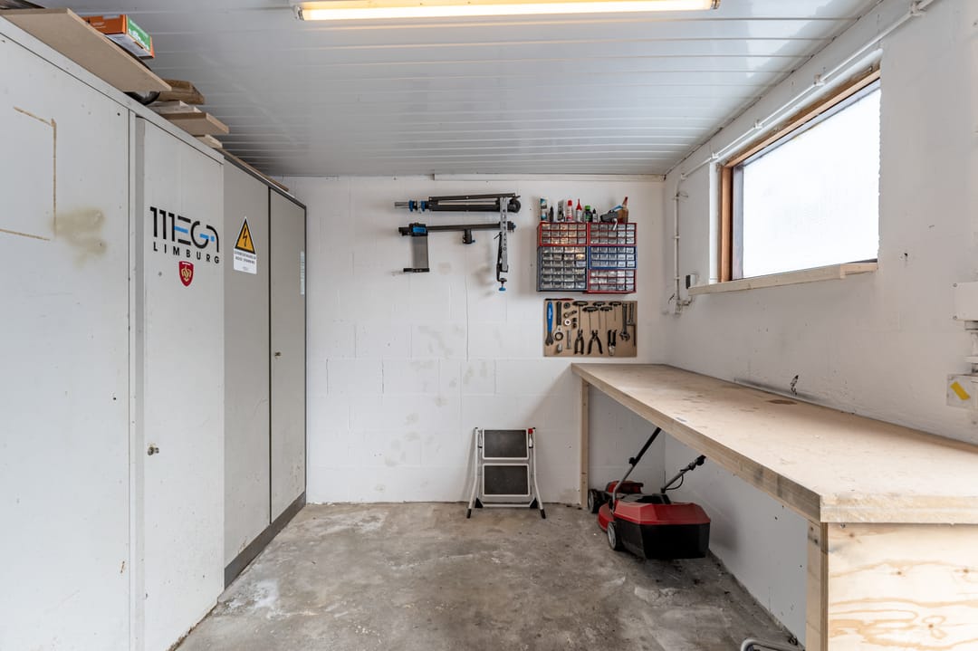 Photo 32 of Schumanstraat 1