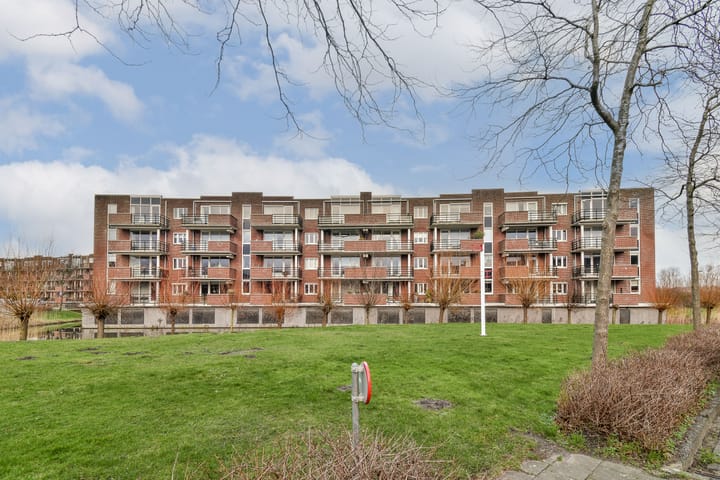 Foto 2 van Peterhof 30