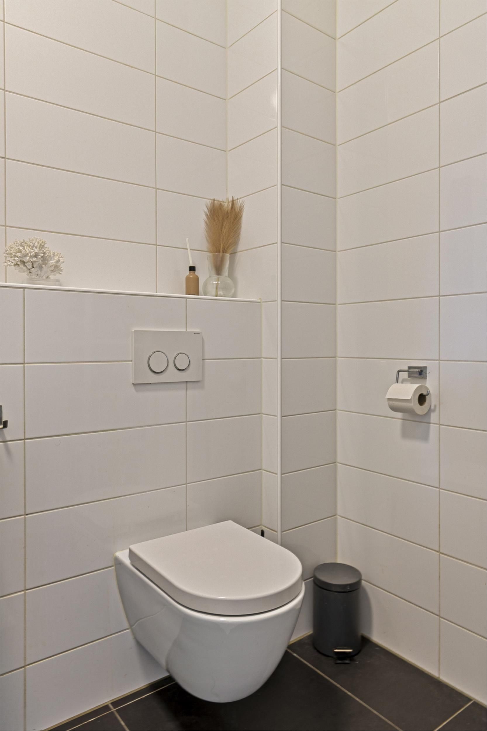 Photo 15 of Nedereindseweg 30-31