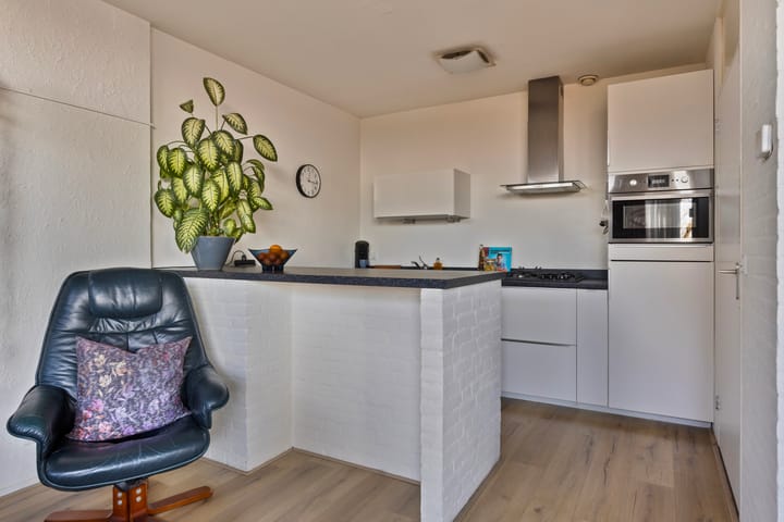 Photo 13 of Korfakker 48-A