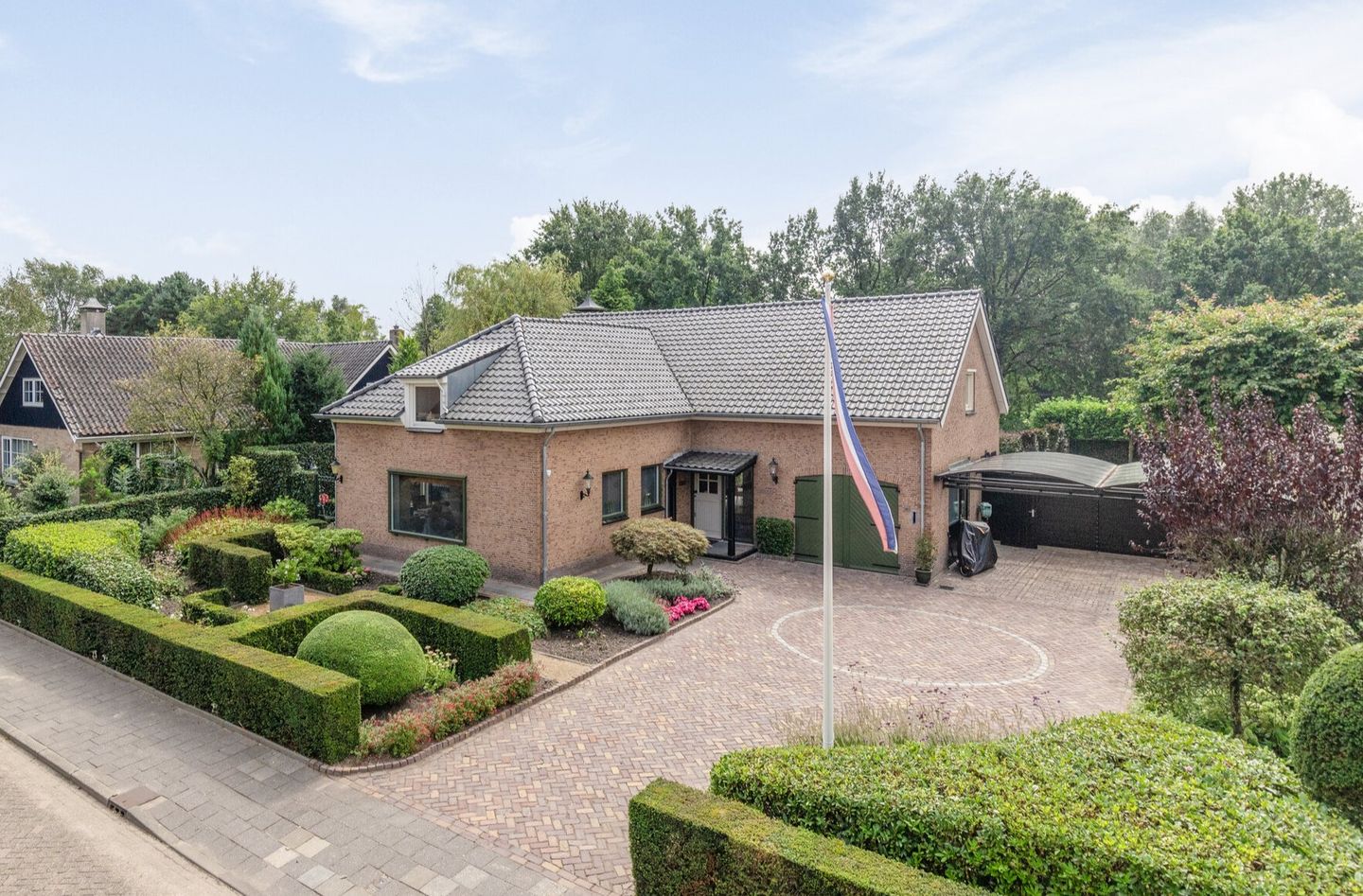 Foto 1 van Zuidlaan 8