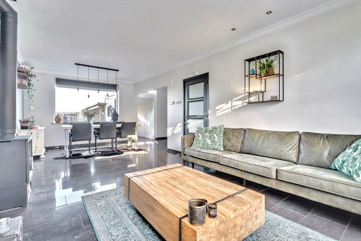 Foto 8 van Van Brederodestraat 12