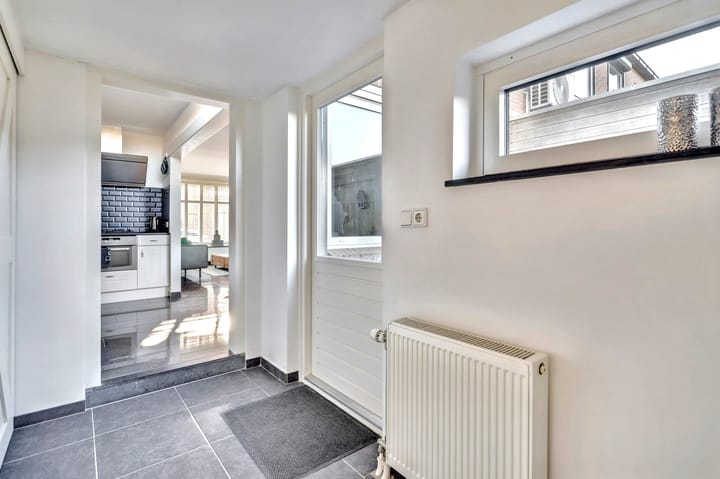 Foto 14 van Van Brederodestraat 12