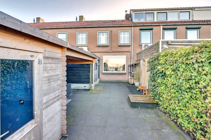 Foto 32 van Van Brederodestraat 12