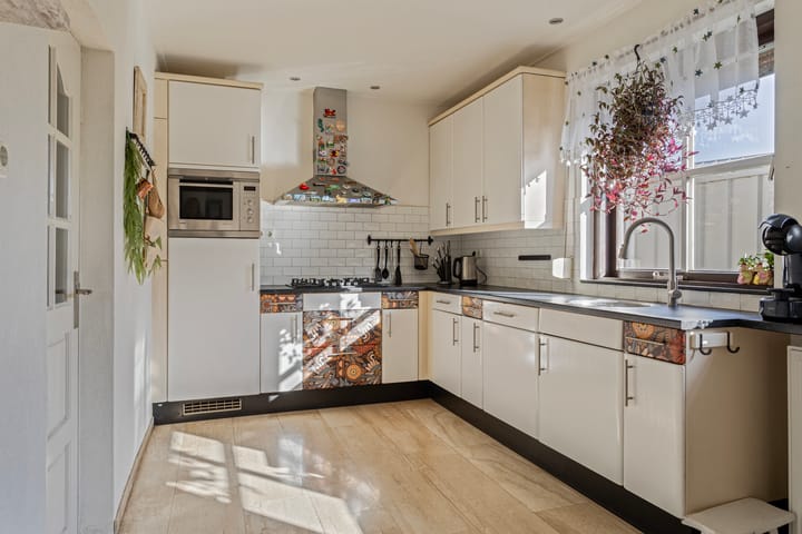 Photo 11 of Biezenstraat 24