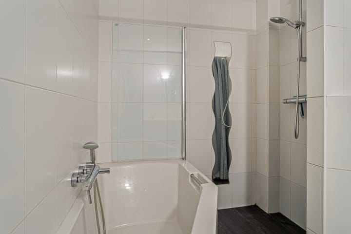 Photo 14 of Biezenstraat 24