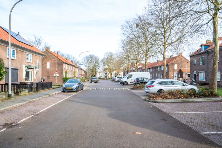 Photo 36 of Varenstraat 29