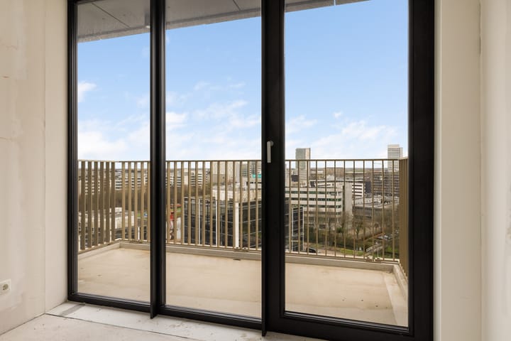 Foto 15 van Mies van der Rohestraat 305