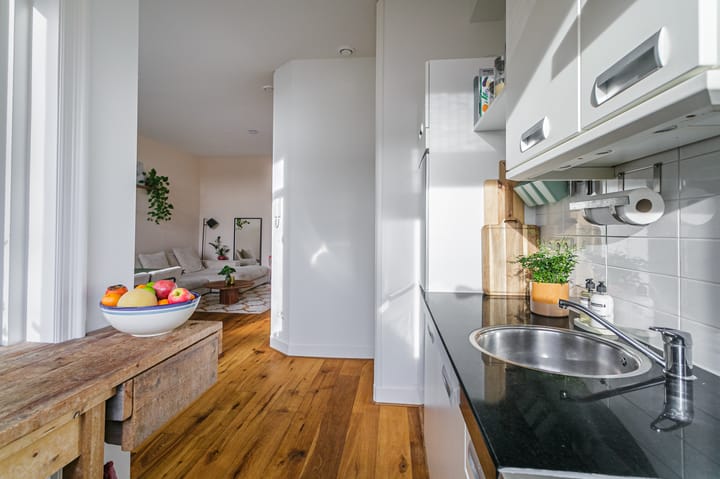 Photo 8 of Vrolikstraat 150-3