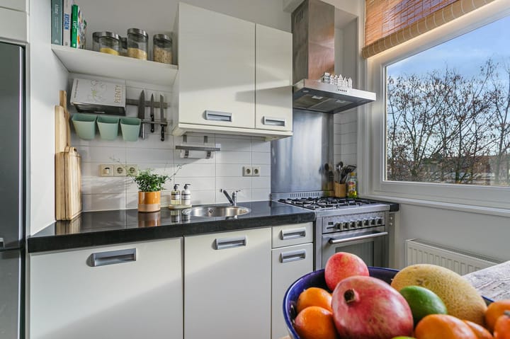 Photo 11 of Vrolikstraat 150-3