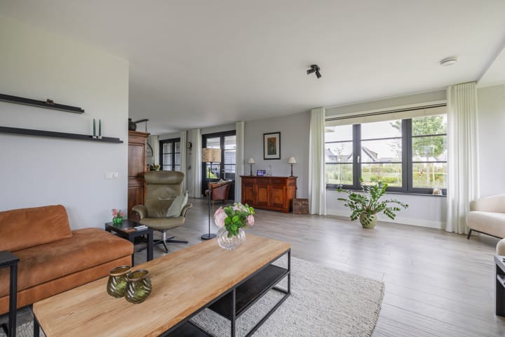 Foto 9 van Elise van Calcarhof 2