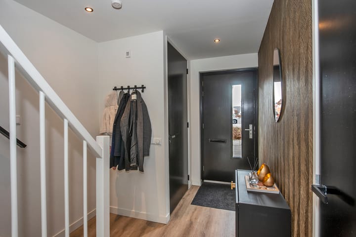 Photo 12 of Veeneslagen 91