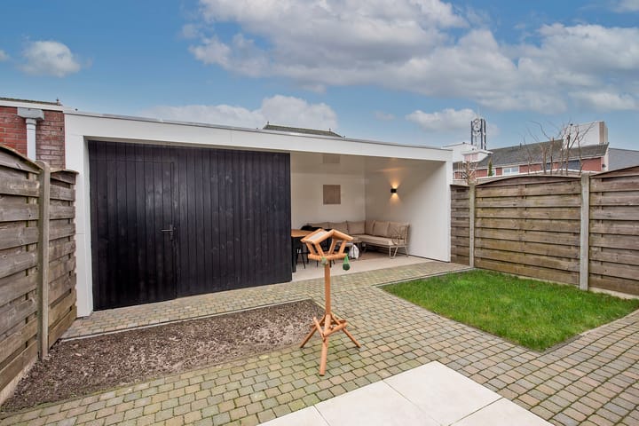 Photo 24 of Veeneslagen 91