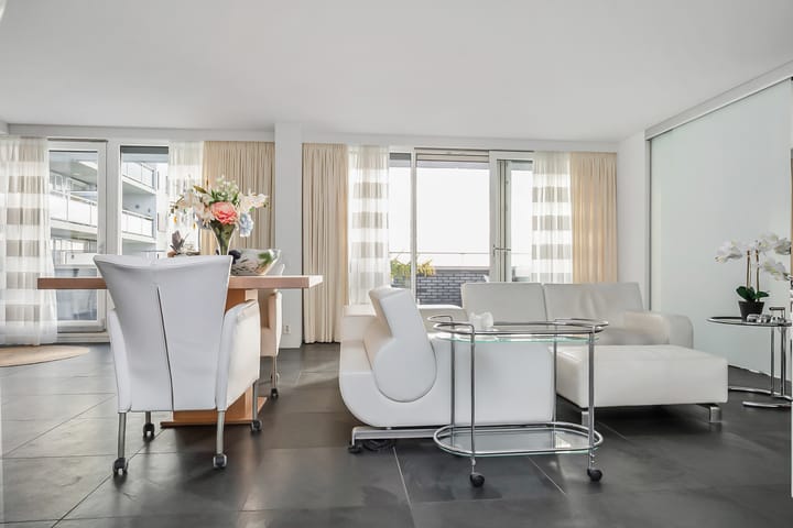 Photo 16 of Annie Romeinstraat 98