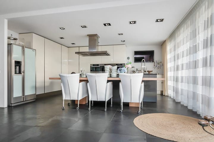 Photo 20 of Annie Romeinstraat 98