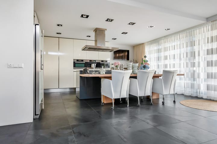 Photo 21 of Annie Romeinstraat 98