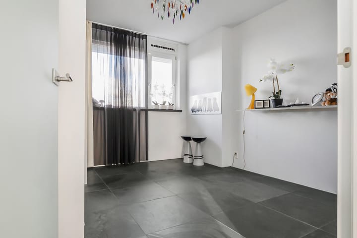 Photo 32 of Annie Romeinstraat 98