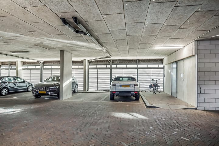 Photo 48 of Annie Romeinstraat 98