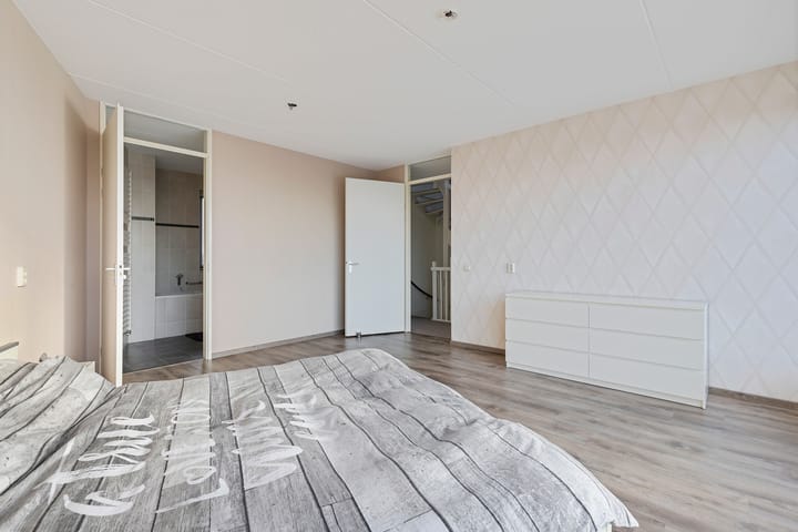 Foto 21 van Vuurvlinder 28