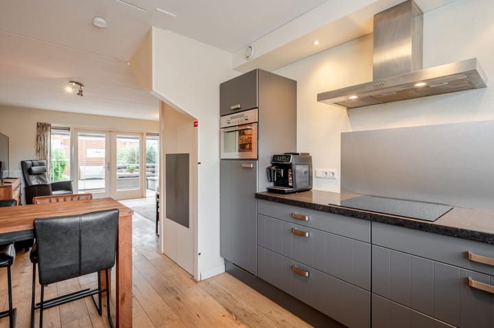 Foto 14 van Adrienne Solserstraat 45