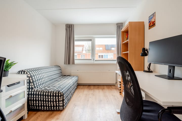 Foto 18 van Adrienne Solserstraat 45