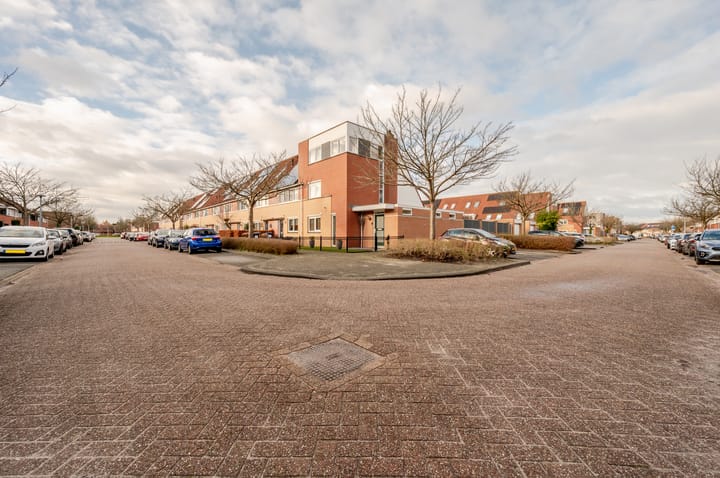 Foto 41 van Adrienne Solserstraat 45