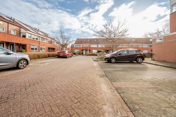 Foto 42 van Adrienne Solserstraat 45