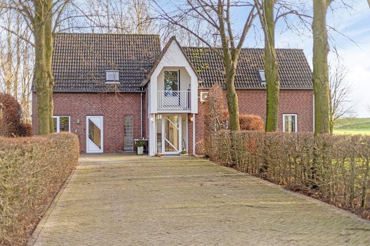 Waarderweg 10, Drongelen