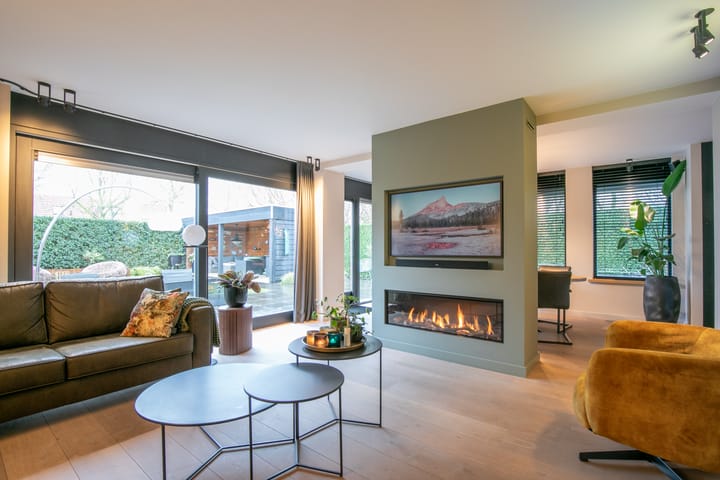 Foto 2 van Smaragd 89