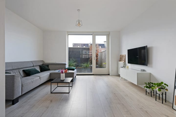 Foto 9 van John Lennonplein 27