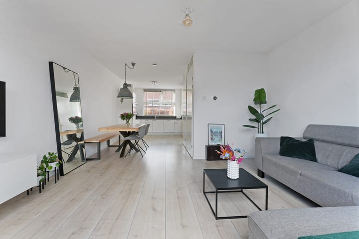 Foto 11 van John Lennonplein 27