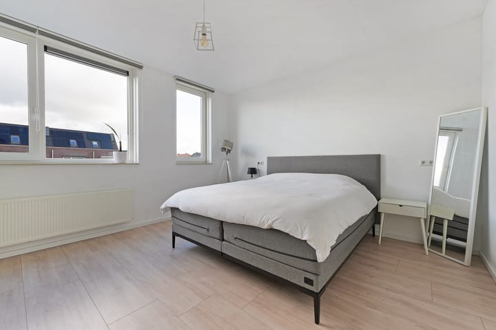 Foto 14 van John Lennonplein 27