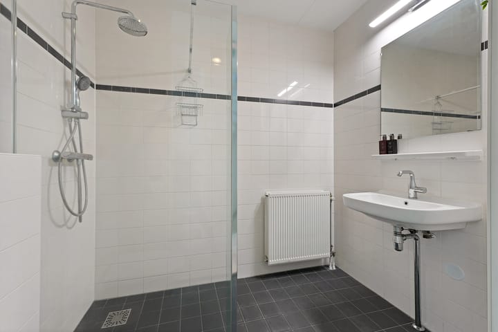 Foto 18 van John Lennonplein 27