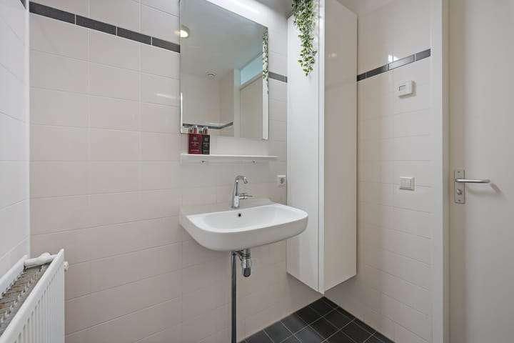 Foto 19 van John Lennonplein 27