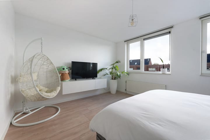 Foto 15 van John Lennonplein 27