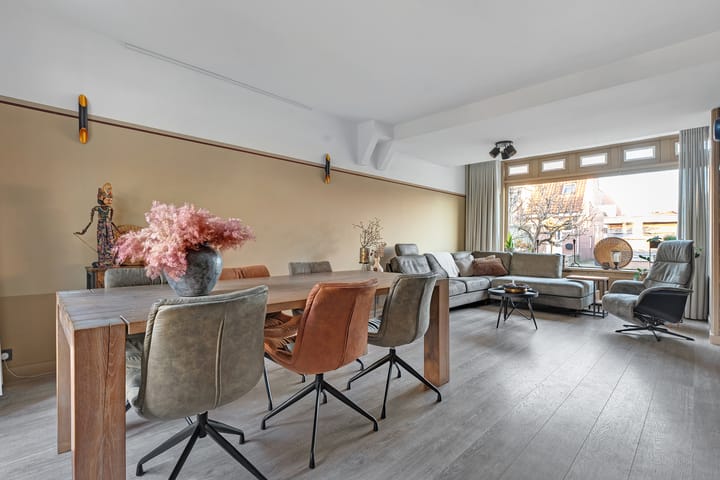 Photo 11 of Jan van Galenstraat 1