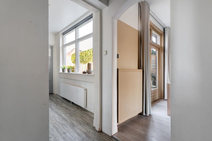 Photo 15 of Jan van Galenstraat 1