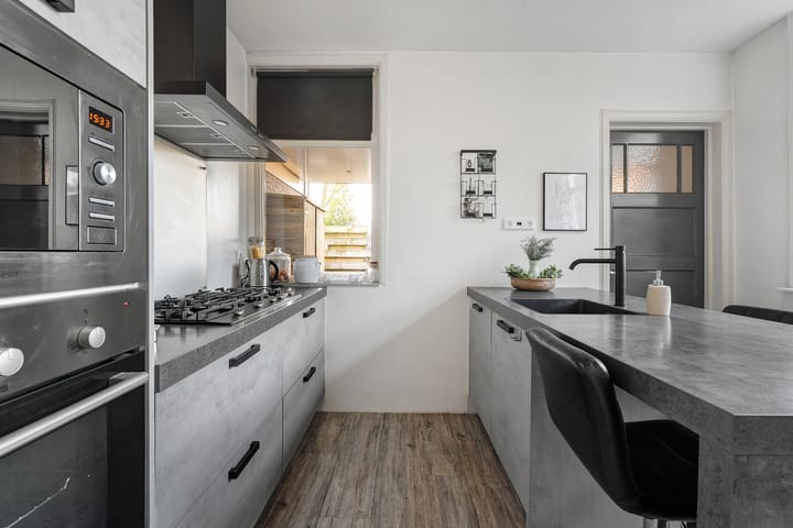 Photo 19 of Jan van Galenstraat 1