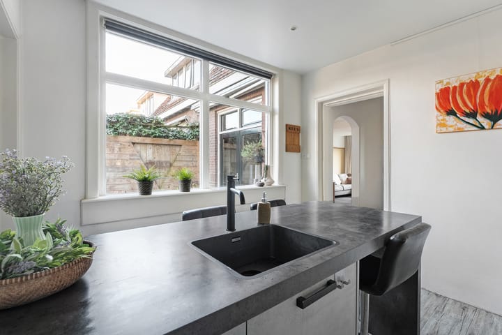 Photo 21 of Jan van Galenstraat 1