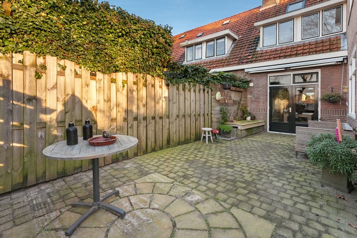 Photo 46 of Jan van Galenstraat 1