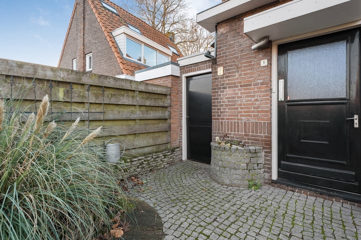 Photo 52 of Jan van Galenstraat 1