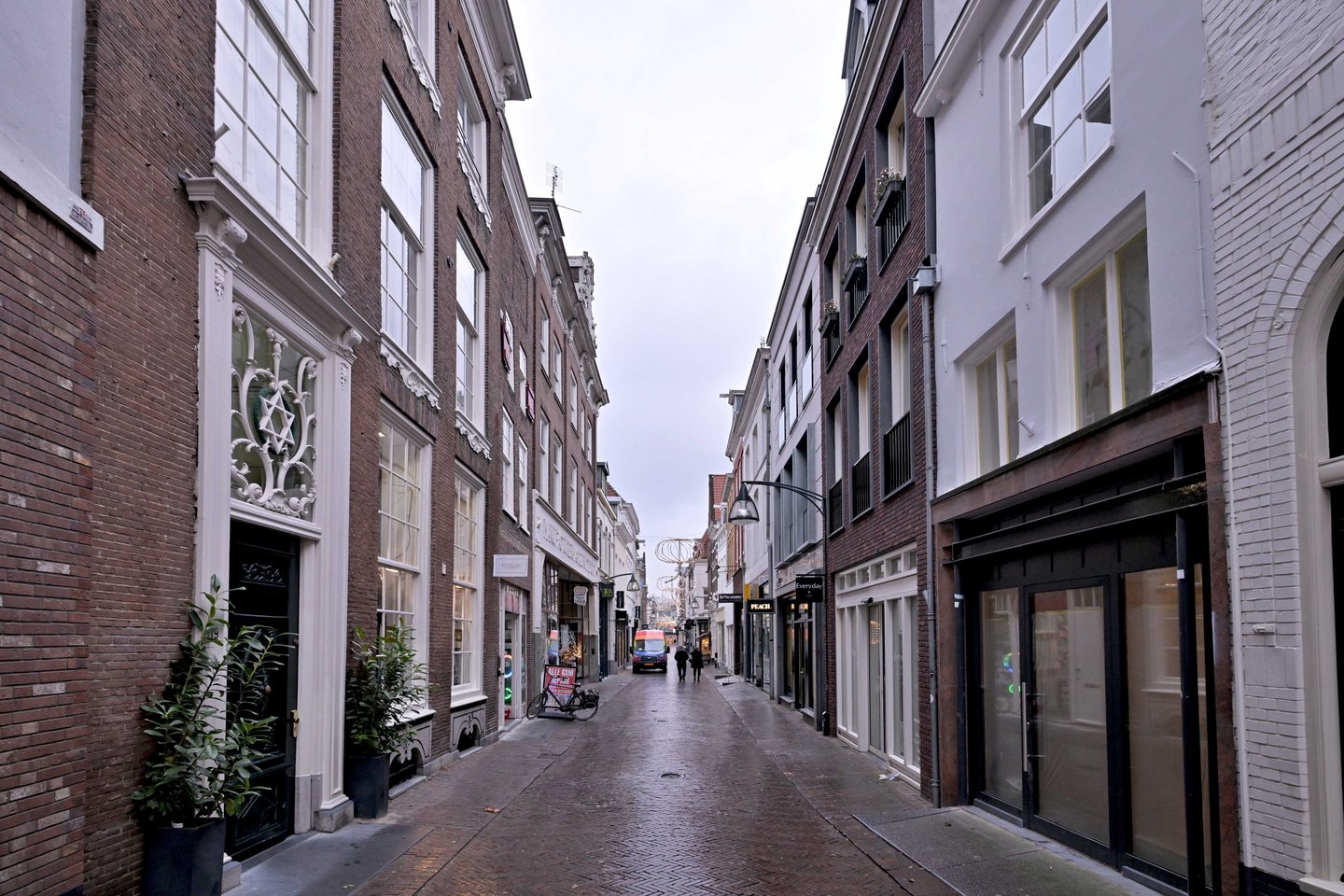 View photo 2 of Lange Bisschopstraat 21